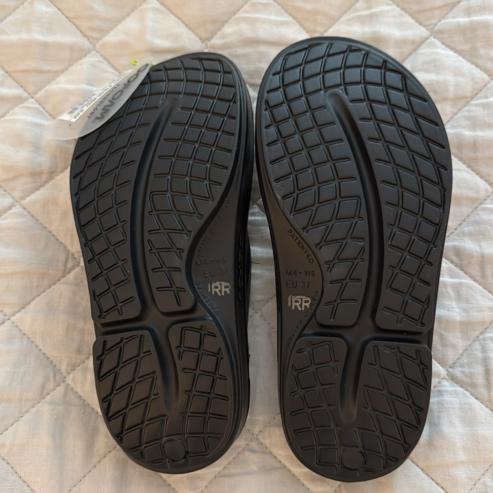 OOFOS Recovery Sandals - Picture 3 of 4